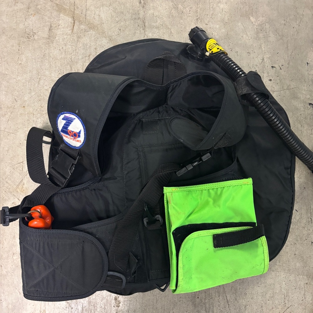 Z90 Scuba Gear size small